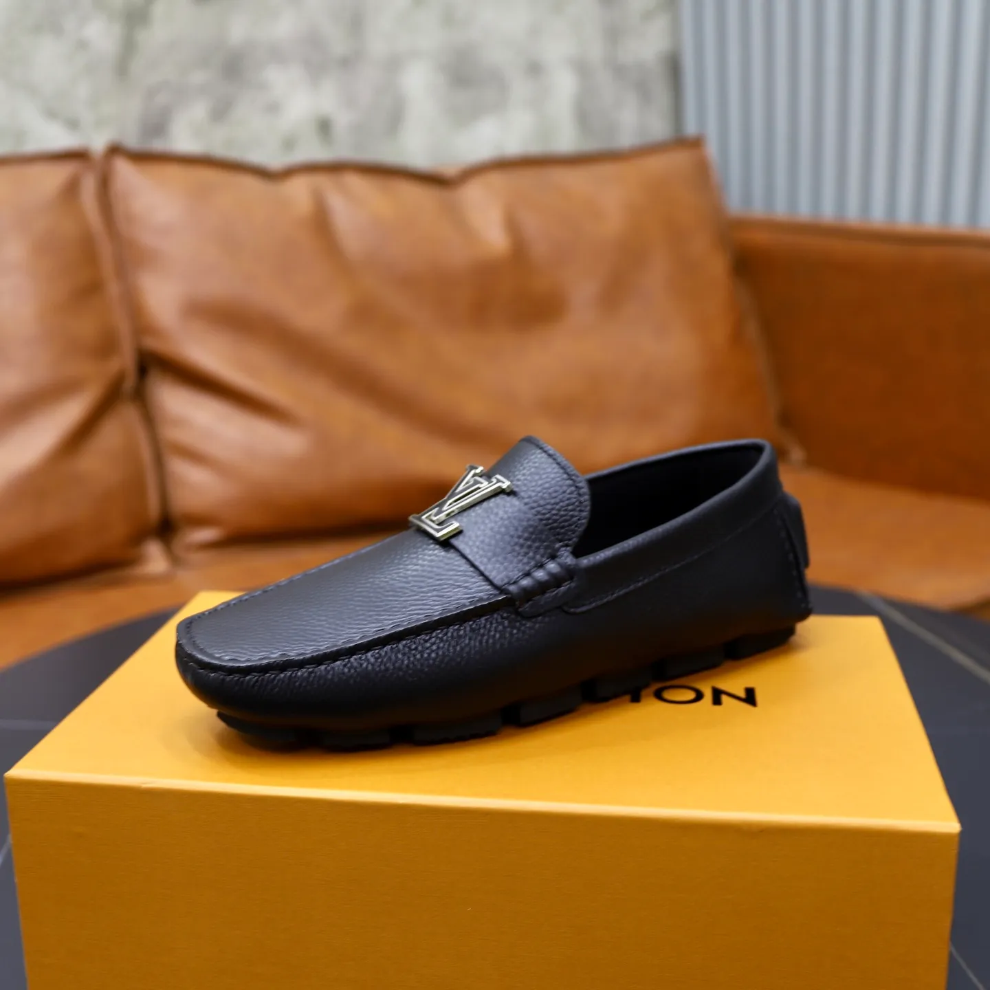 Ex-factory price: 480💰【LV】Louis Vuitton ⚠️High-end men’s driving and pedal series ⚠️38-44 (customized for 45) ⚠️All original cowhide leather! Thick and soft! Made entirely of calfskin lining! Rubber sheet anti-slip beanie sole! Three-dimensional package technology! Fashionable and classic! Handicrafts! Original high quality! Feel free to compare!